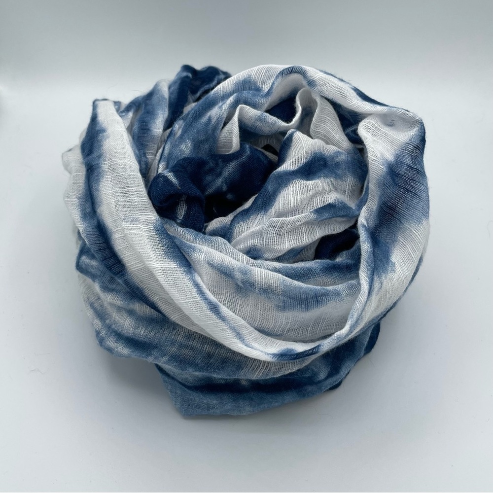 NWOT Gap Tie Dye Blue and White Cotton Gauze Infinity Circle Scarf